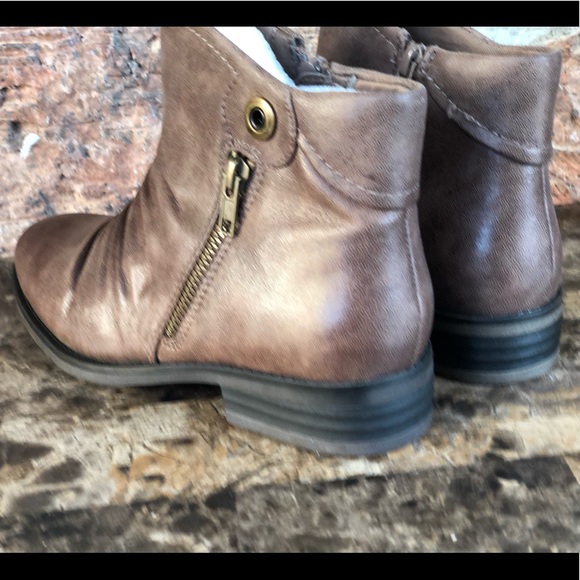 NEW Baretraps Anila Booties - Picture 11 of 15